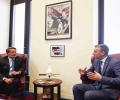 Veseli takon Senatorin demokrat Gary Peters dhe Kongresmenin republikan Vern Buchanan 